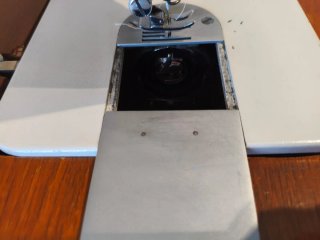 Máquina de coser Sigma con mueble