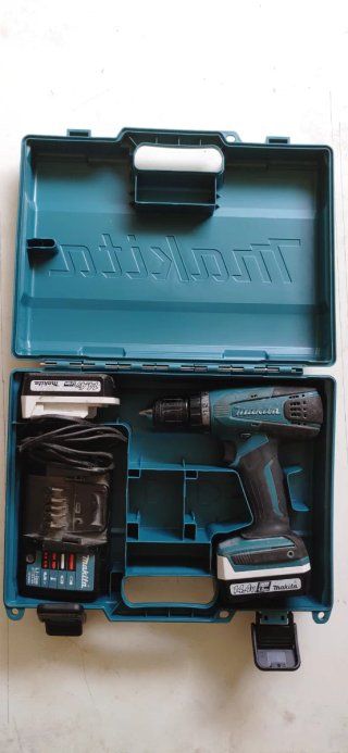 Taladro Makita 14.4V con maletín