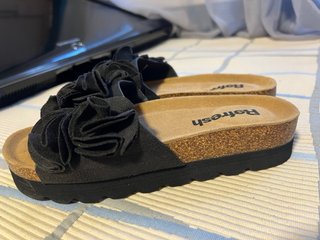 Sandalias Refresh Negras Flores plataforma