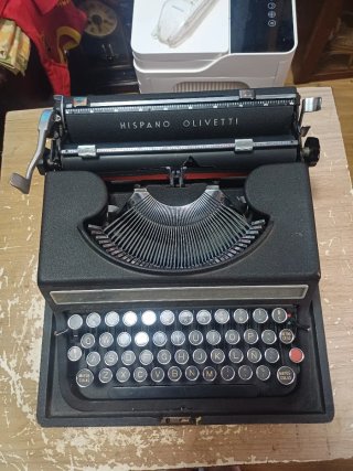 Máquina de escribir Hipano Olivetti