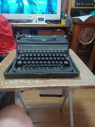 Máquina de escribir Hipano Olivetti