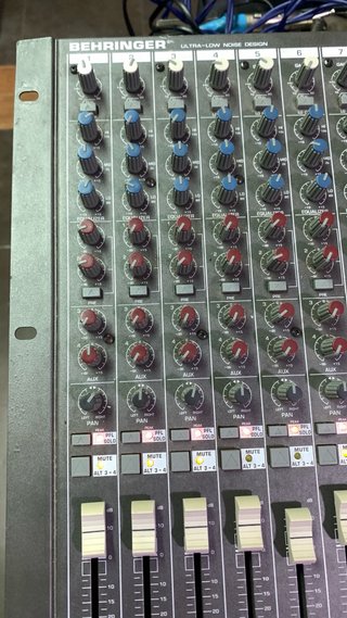 Mesa Behringer Eurodesk MX3282