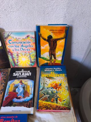 Lote 7 Libros J.J. Benítez y otros
