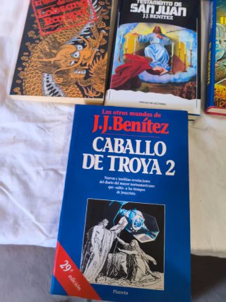 Lote 7 Libros J.J. Benítez y otros