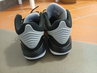 Jordan Max Aura 5 Scarpe da Ginnastica Nero Oro