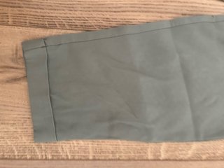 Pantalones anchos verde oliva con cinturón