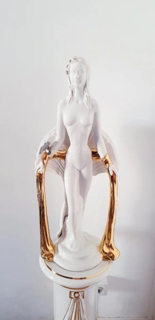 ESCULTURA DE PORCELANA