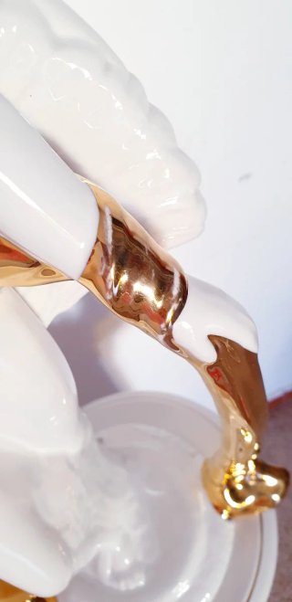 ESCULTURA DE PORCELANA