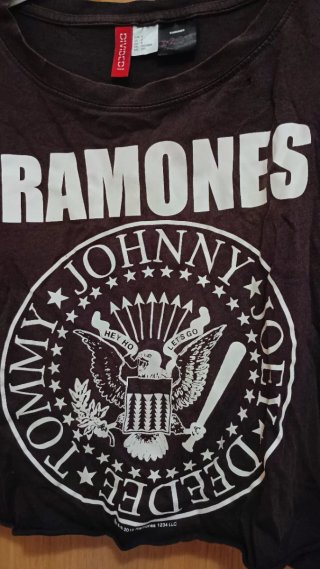 Camiseta crop top Ramones
