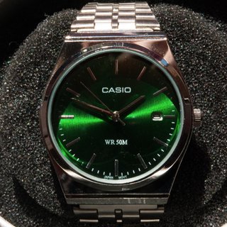 Reloj Casio Verde y Plata WR 50M