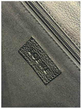 Bolso de mano Loewe negro con llave