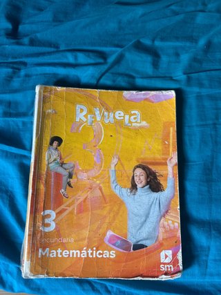 libro de matemáticas revuela