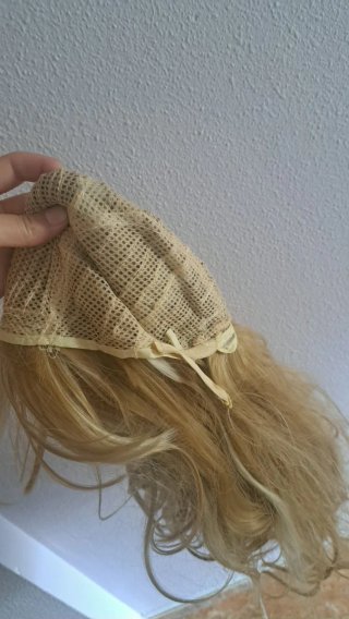 Peluca rubia ondulada