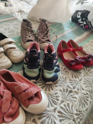 Lote 7 pares zapatillas niña T27