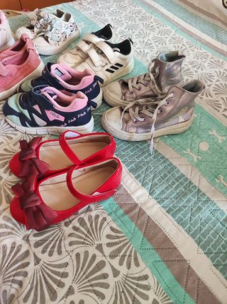 Lote 7 pares zapatillas niña T27