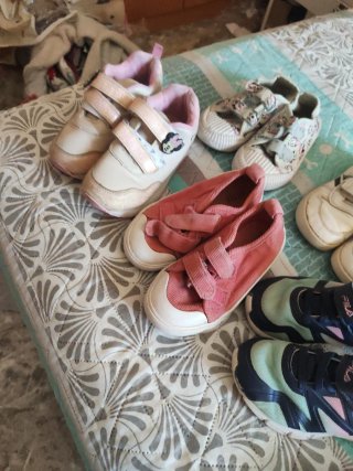 Lote 7 pares zapatillas niña T27