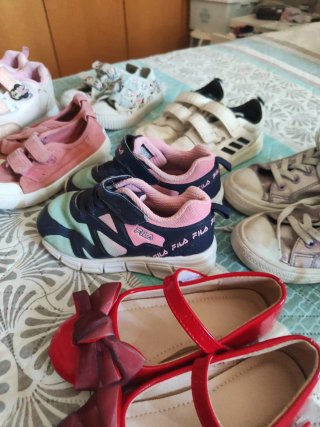 Lote 7 pares zapatillas niña T27