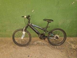 Bicicleta infantil negra