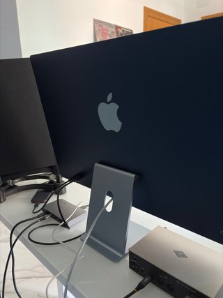 iMac 24” M1 8GB RAM / SSD 256GB Plata