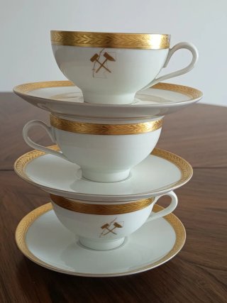 Juego 3 tazas y platos oro