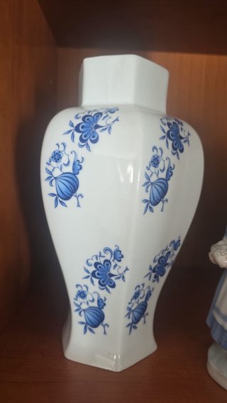 Jarrón de porcelana azul y blanco