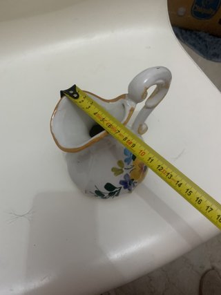 Brocca in ceramica dipinta a mano
