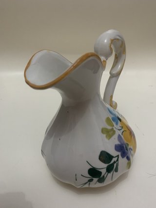 Brocca in ceramica dipinta a mano