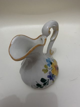 Brocca in ceramica dipinta a mano