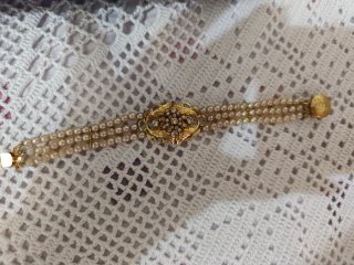 Pulsera fallera dorada con perlas