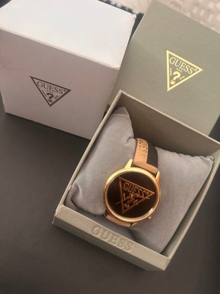 Reloj Guess Unisex Dorado, Negro y Beige