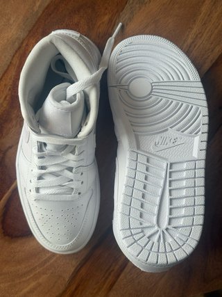 Nike Air Jordan 1 Mid Talla 35.5 Nuevas