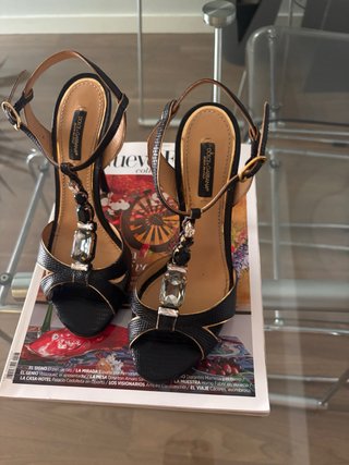 Dolce & Gabbana – Sandalias de piel con cristales