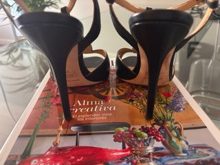 Dolce & Gabbana – Sandalias de piel con cristales