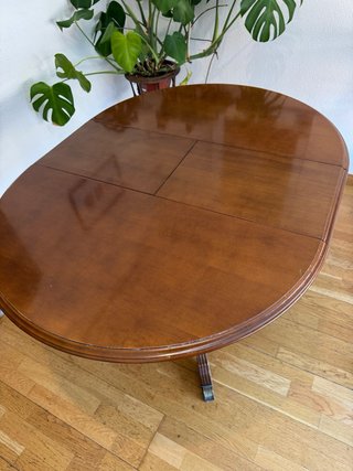 Mesa de comedor redonda de madera