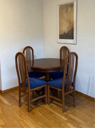 Mesa de comedor redonda de madera