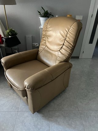 Poltrona reclinabile in pelle beige