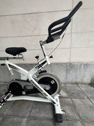 Bicicleta Indoor BH SB2.2 con pantalla LCD