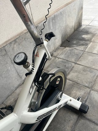 Bicicleta Indoor BH SB2.2 con pantalla LCD