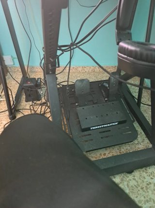 Volante y Pedales Thrustmaster 598