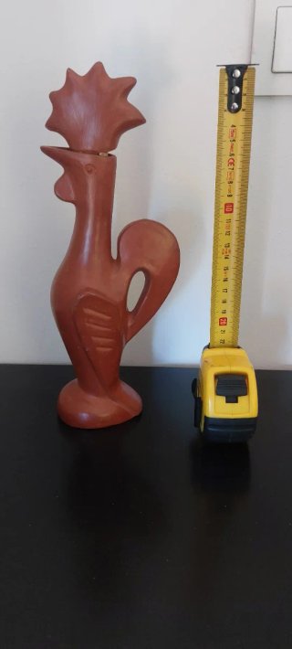 Figura de gallo de cerámica