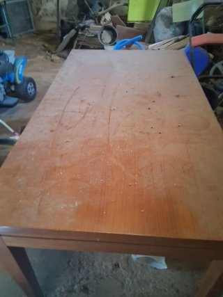 Mesa de salón de madera