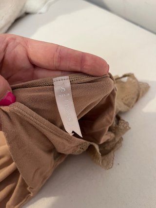 Camiseta tirantes encaje beige