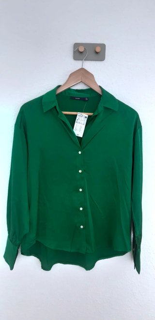 Camisa de satén. Kiabi. Nueva sin estrenar y con e