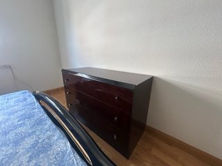 Habitación completa: Cama, mesitas y cómoda