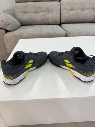 Zapatillas pádel niño Babolat grises y amarillas