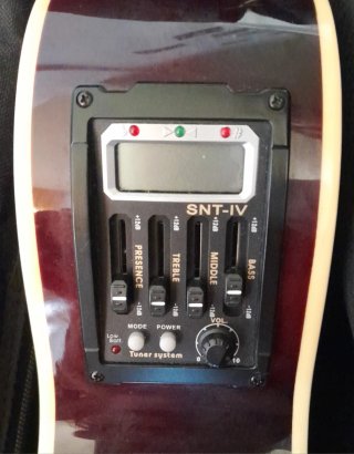 Guitarra Electroacústica 80€