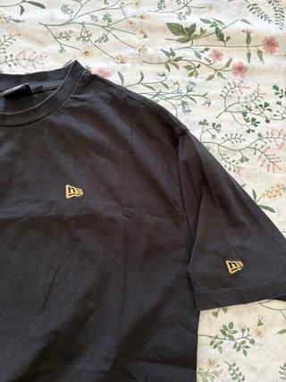 Camiseta New Era Negra