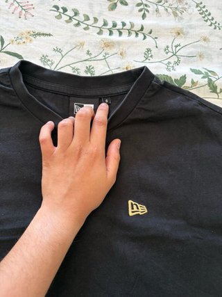 Camiseta New Era Negra