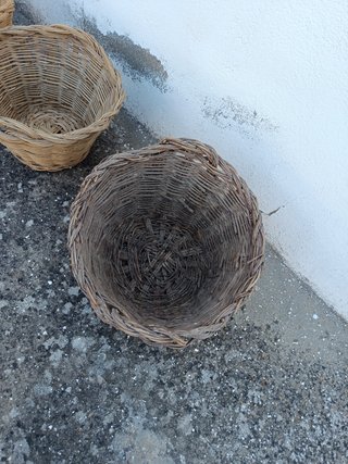 Lote 5 cestas mimbre y madera