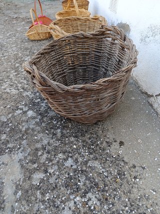 Lote 5 cestas mimbre y madera